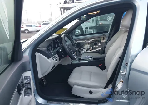 2013 Mercedes-Benz C 250 Sport из США, поврежденный, VIN WDDGF4HB0DA864630